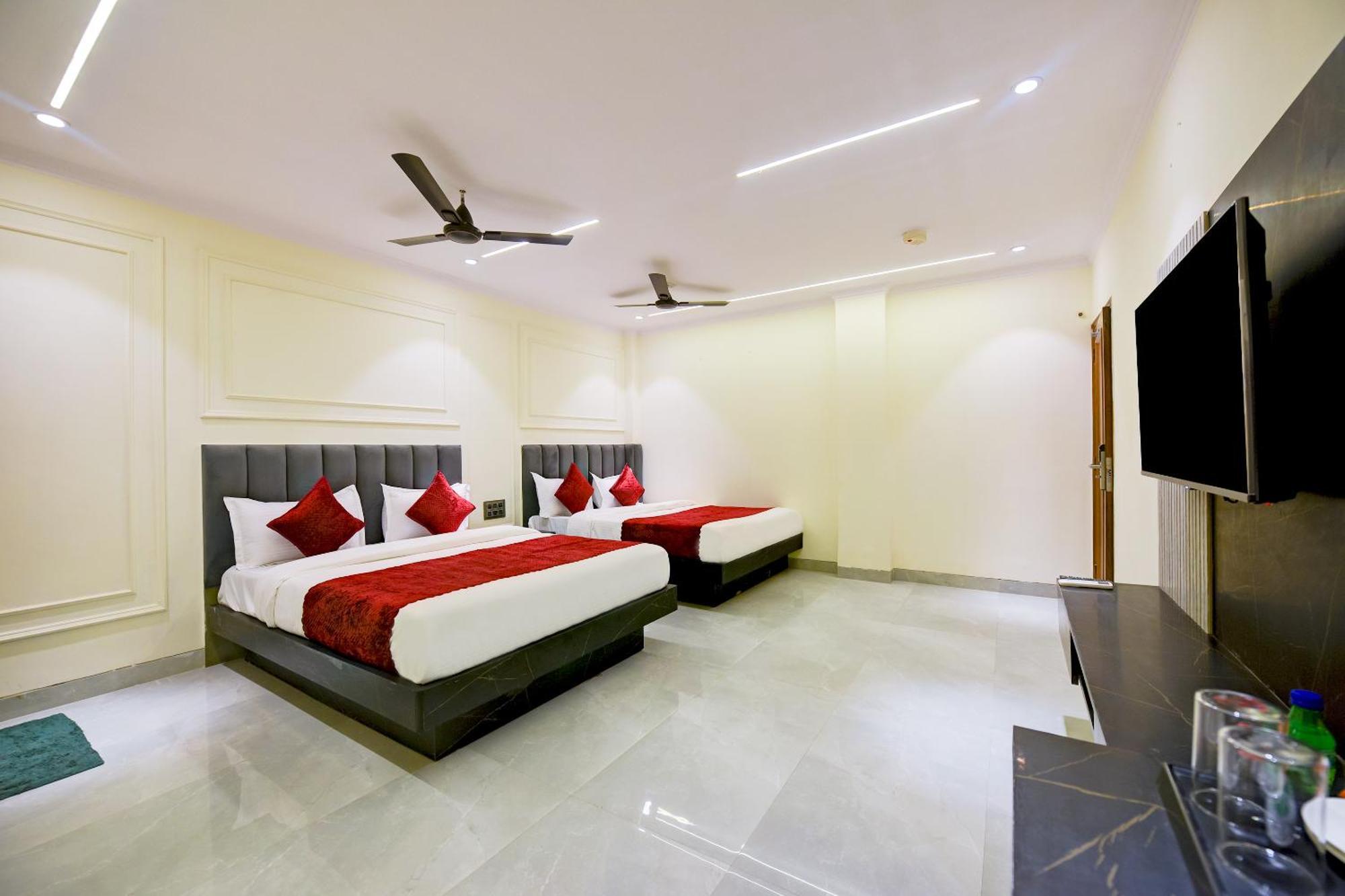 Hotel Surya Plaza New Delhi Exterior photo