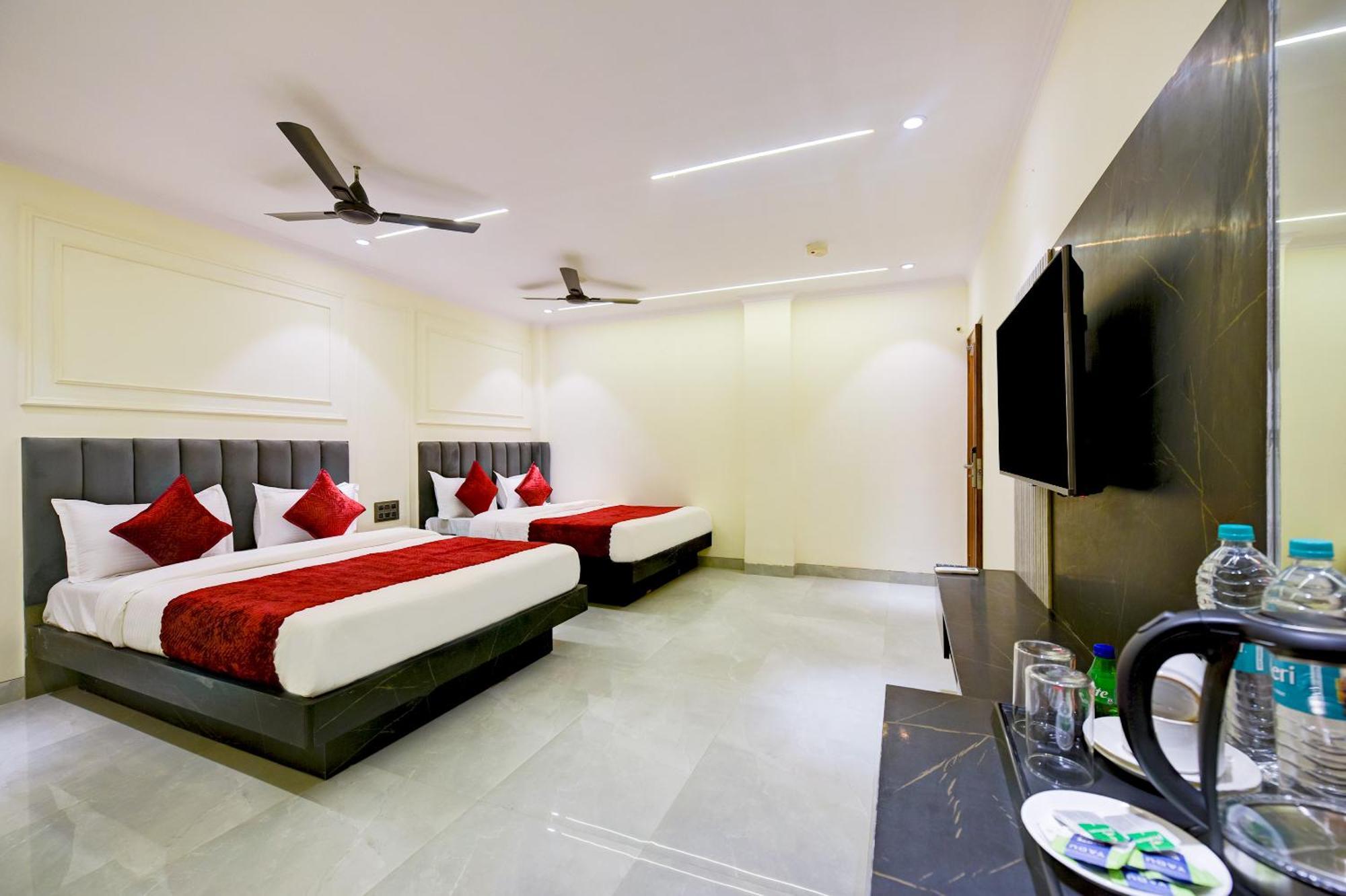 Hotel Surya Plaza New Delhi Exterior photo