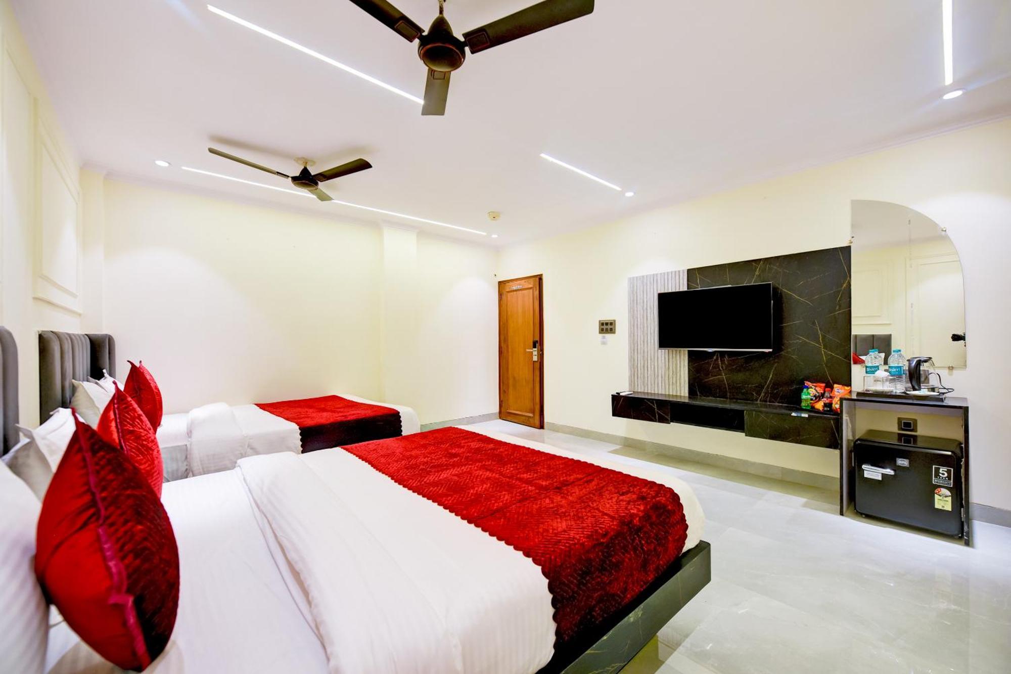Hotel Surya Plaza New Delhi Exterior photo
